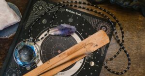 Lire la suite à propos de l’article Quelle est la différence entre voyance et médiumnité ?