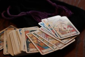 Lire la suite à propos de l’article Comment poser une question efficace lors d’un tirage de tarot ?