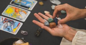 Lire la suite à propos de l’article Peut-on vraiment prédire l’avenir avec les cartes ?