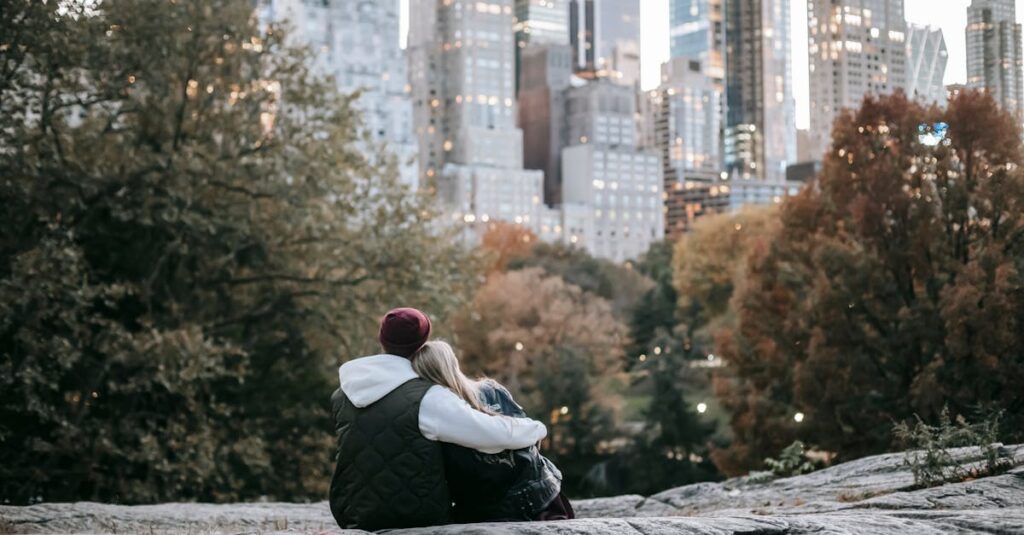 découvrez le concept de l'âme sœur, une connexion profonde et unique entre deux personnes. explorez les signes d'une relation authentique, les dynamiques de l'amour véritable et comment reconnaître cette personne qui complète votre essence. plongez dans l'univers des âmes sœurs et trouvez l'harmonie dans vos relations.
