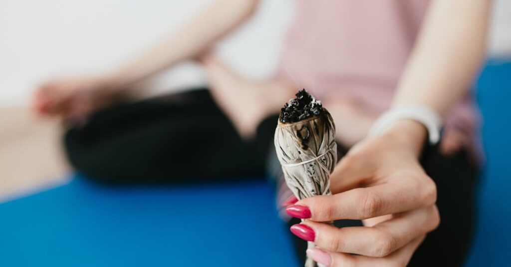 découvrez les bienfaits du nettoyage énergétique pour harmoniser votre environnement et revitaliser votre esprit. apprenez des techniques efficaces pour éliminer les énergies négatives et attirer des vibrations positives dans votre vie.