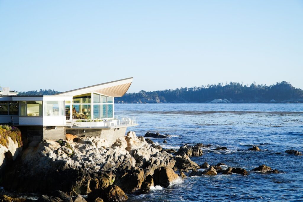 découvrez le parfait investissement avec notre propriété en bord de mer, alliant confort moderne et vue imprenable sur l'océan. profitez d'une vie paisible et agréable au rythme des vagues.