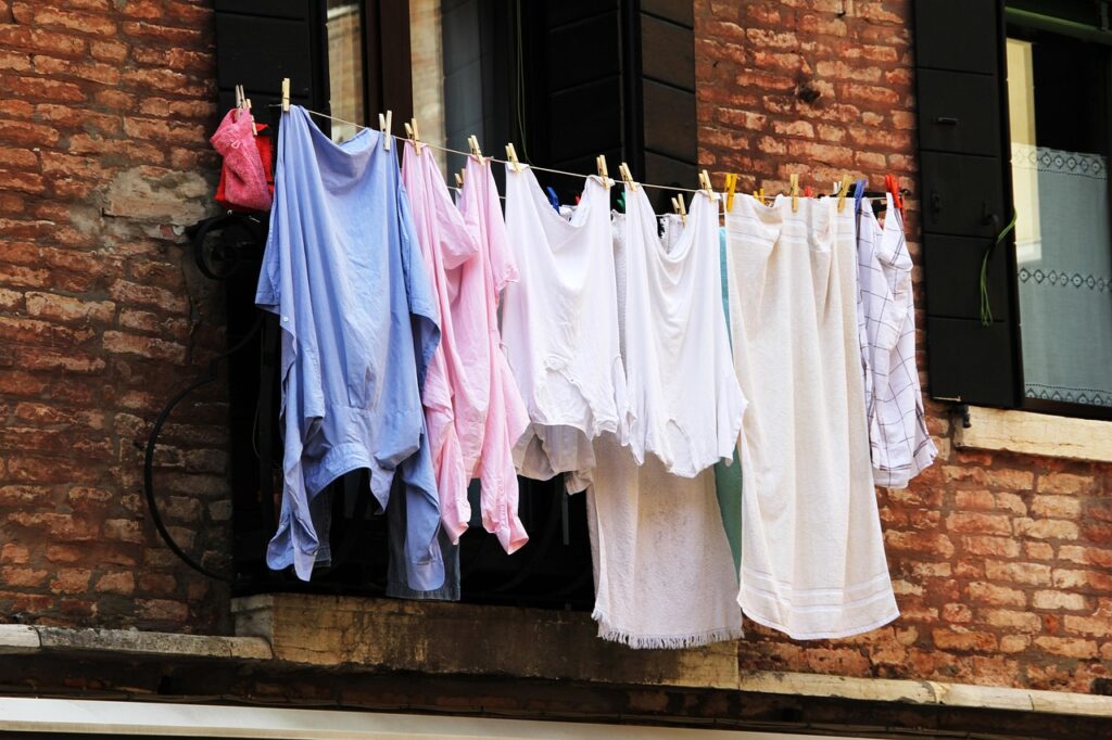 découvrez des solutions de lessive écologique pour un linge propre tout en respectant l'environnement. astuces, produits naturels et conseils pratiques pour une routine de lavage saine et durable.