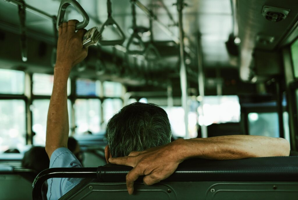 découvrez les meilleures options pour voyager en bus à travers la thaïlande, avec conseils pratiques, itinéraires populaires et astuces pour un voyage confortable et économique.